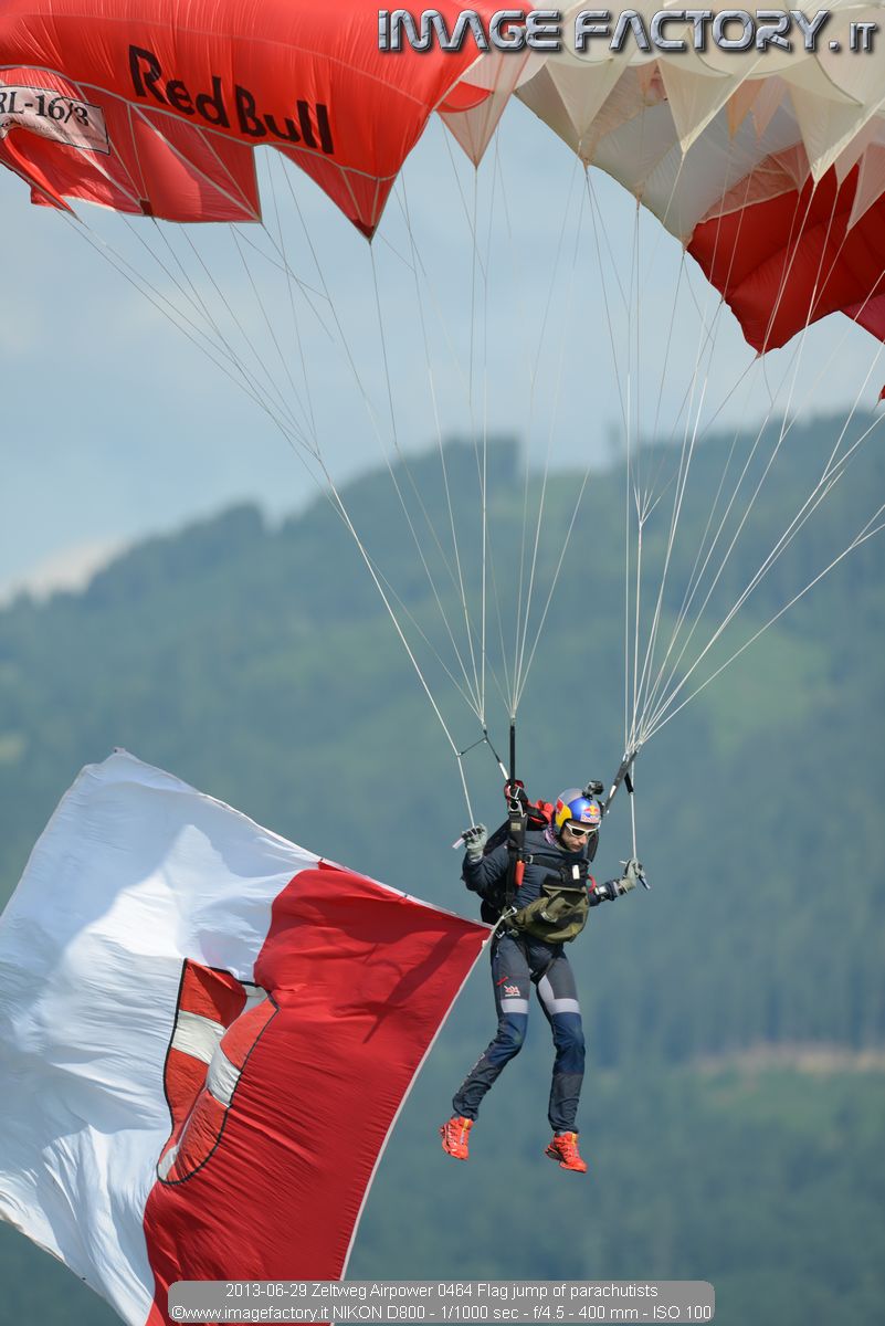 2013-06-29 Zeltweg Airpower 0464 Flag jump of parachutists